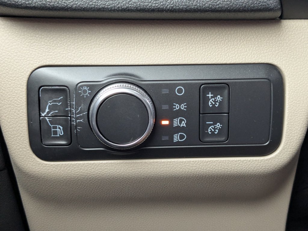 Used 2020 Ford Escape SE Sport FWD image 36