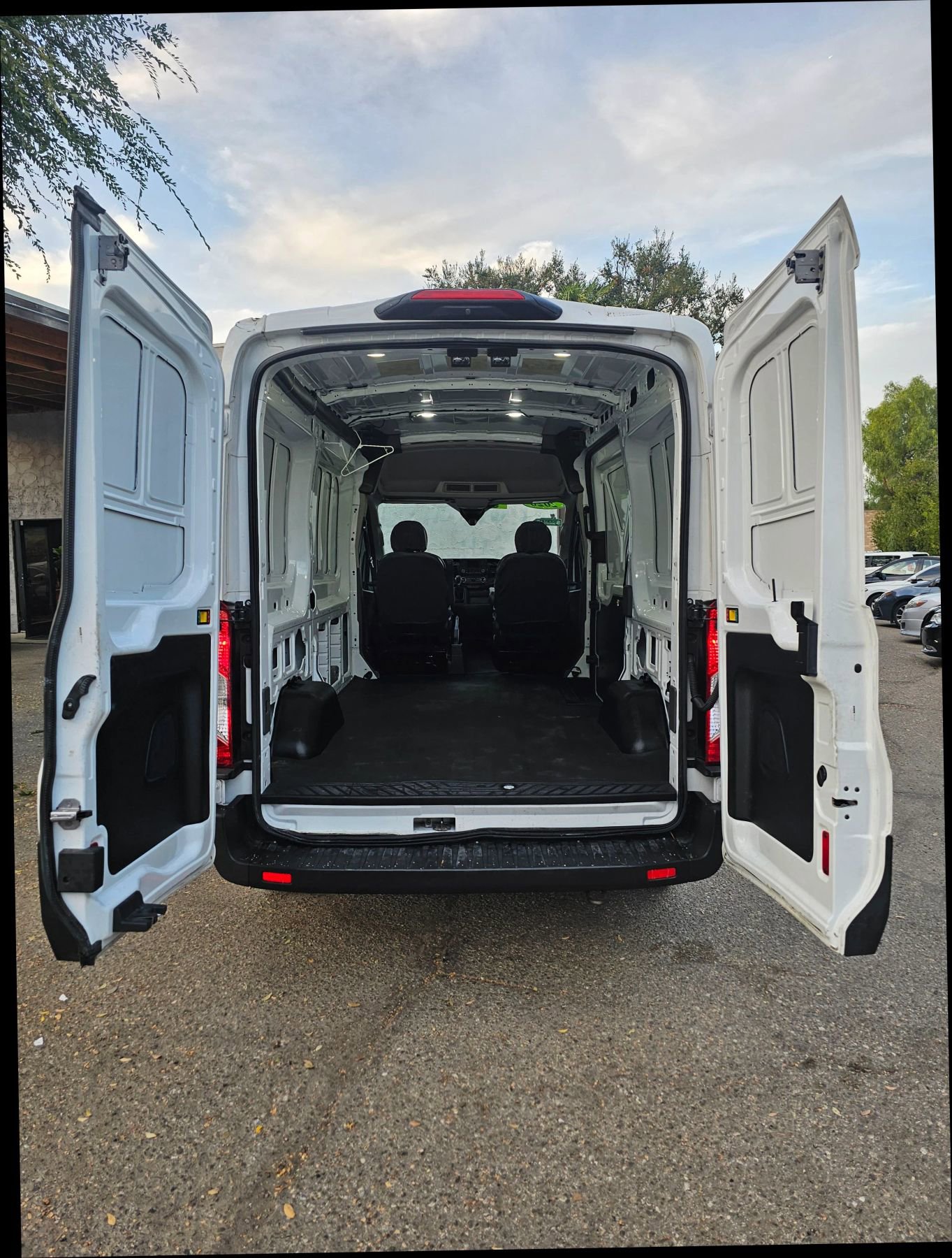 Used 2020 Ford Transit 250 Medium Roof image 13