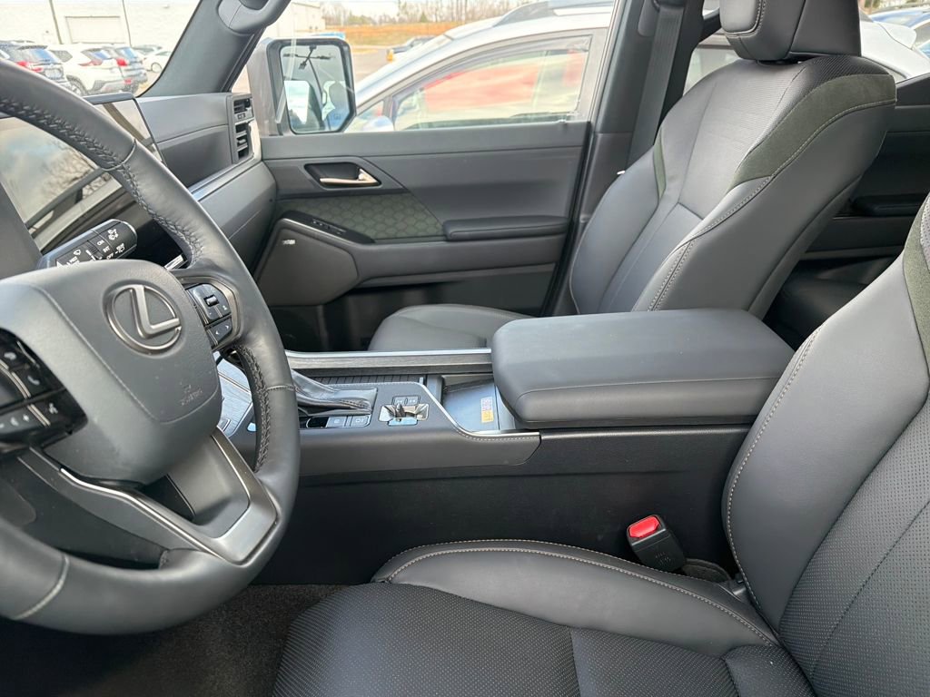 Used 2024 Lexus GX 550 image 16