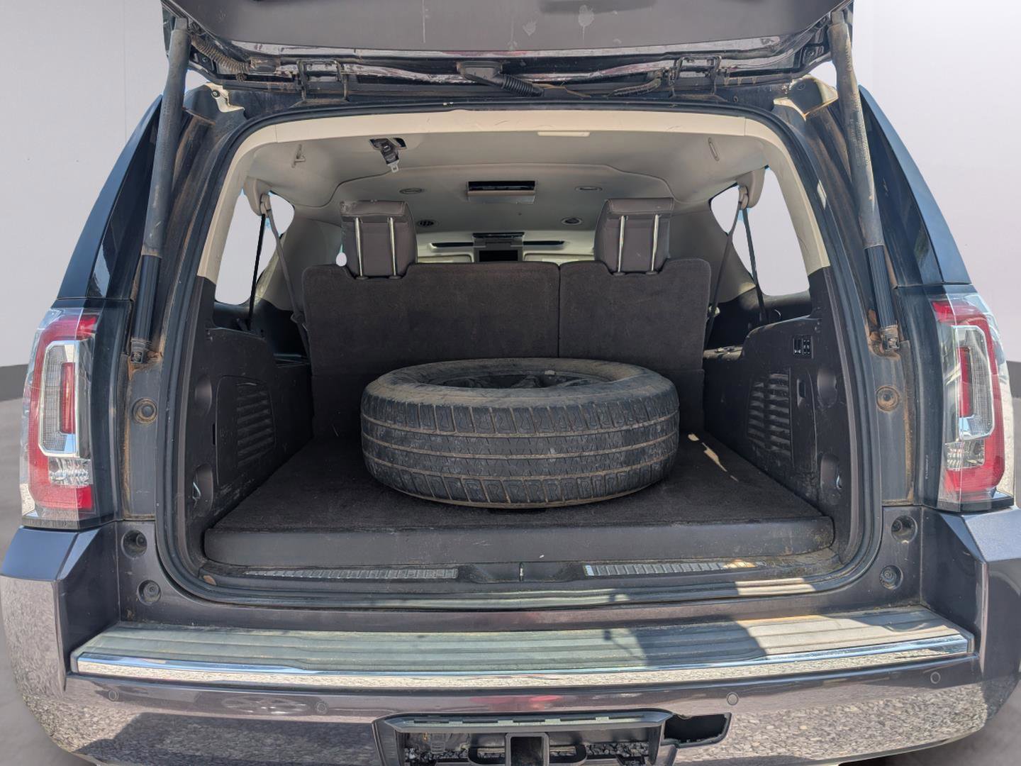 Used 2015 GMC Yukon XL Denali w/ Open Road Package RWD image 36