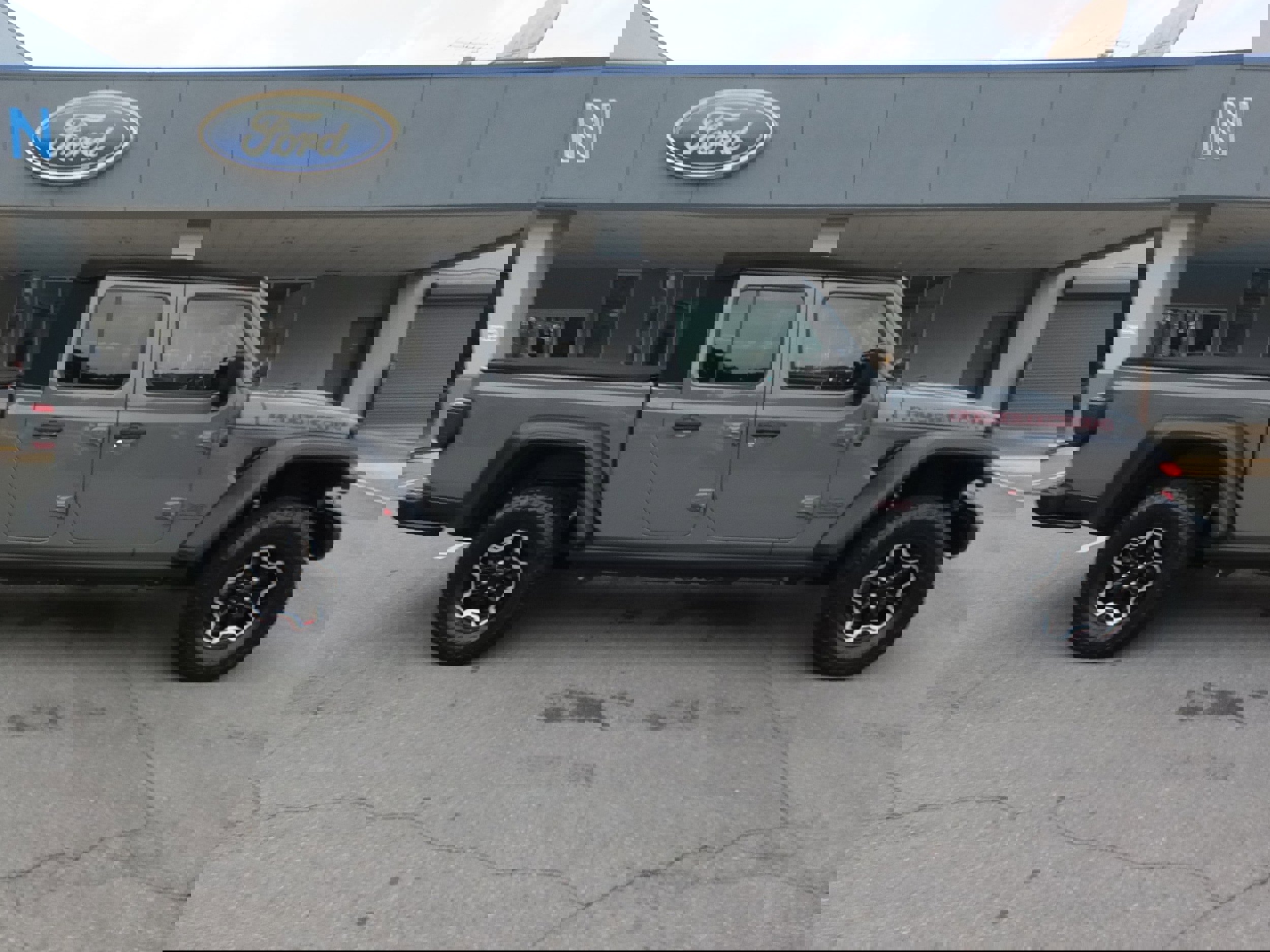 Used 2020 Jeep Gladiator Rubicon image 2