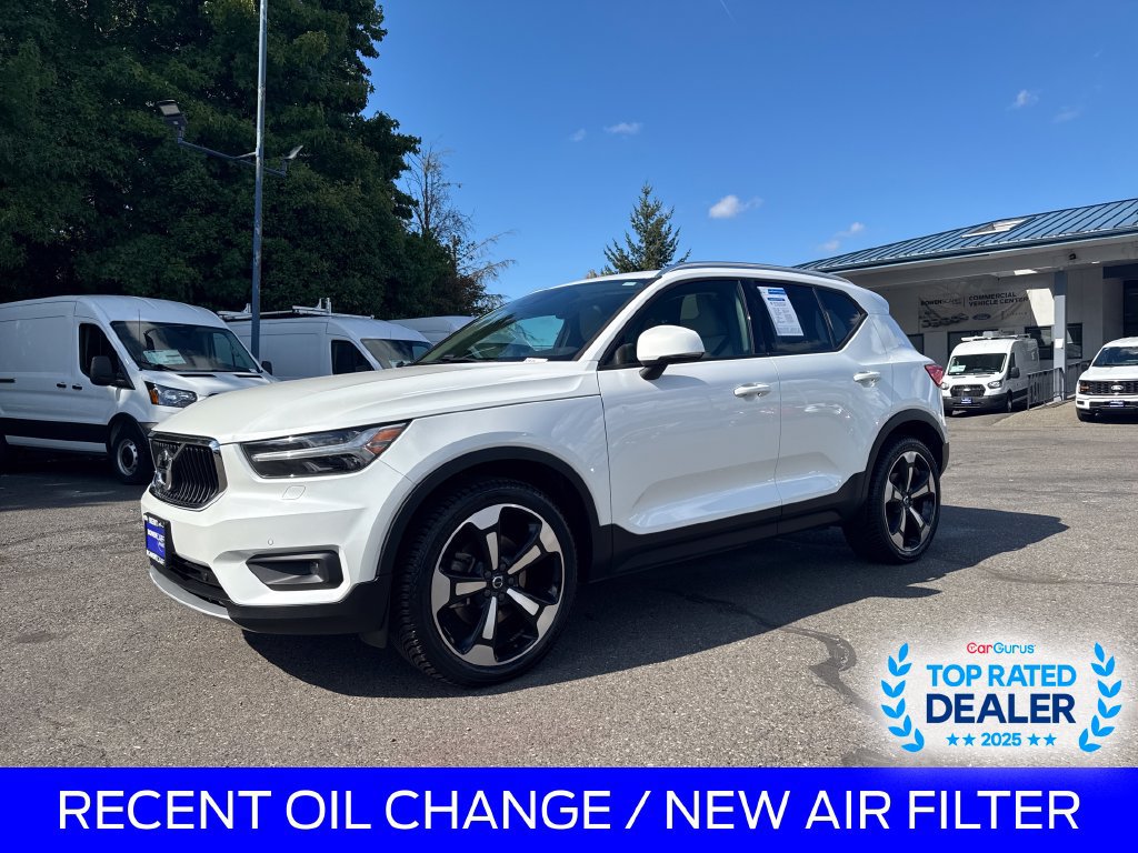 Used 2021 Volvo XC40 T5 Momentum w/ Premium Package AWD/4WD image 1