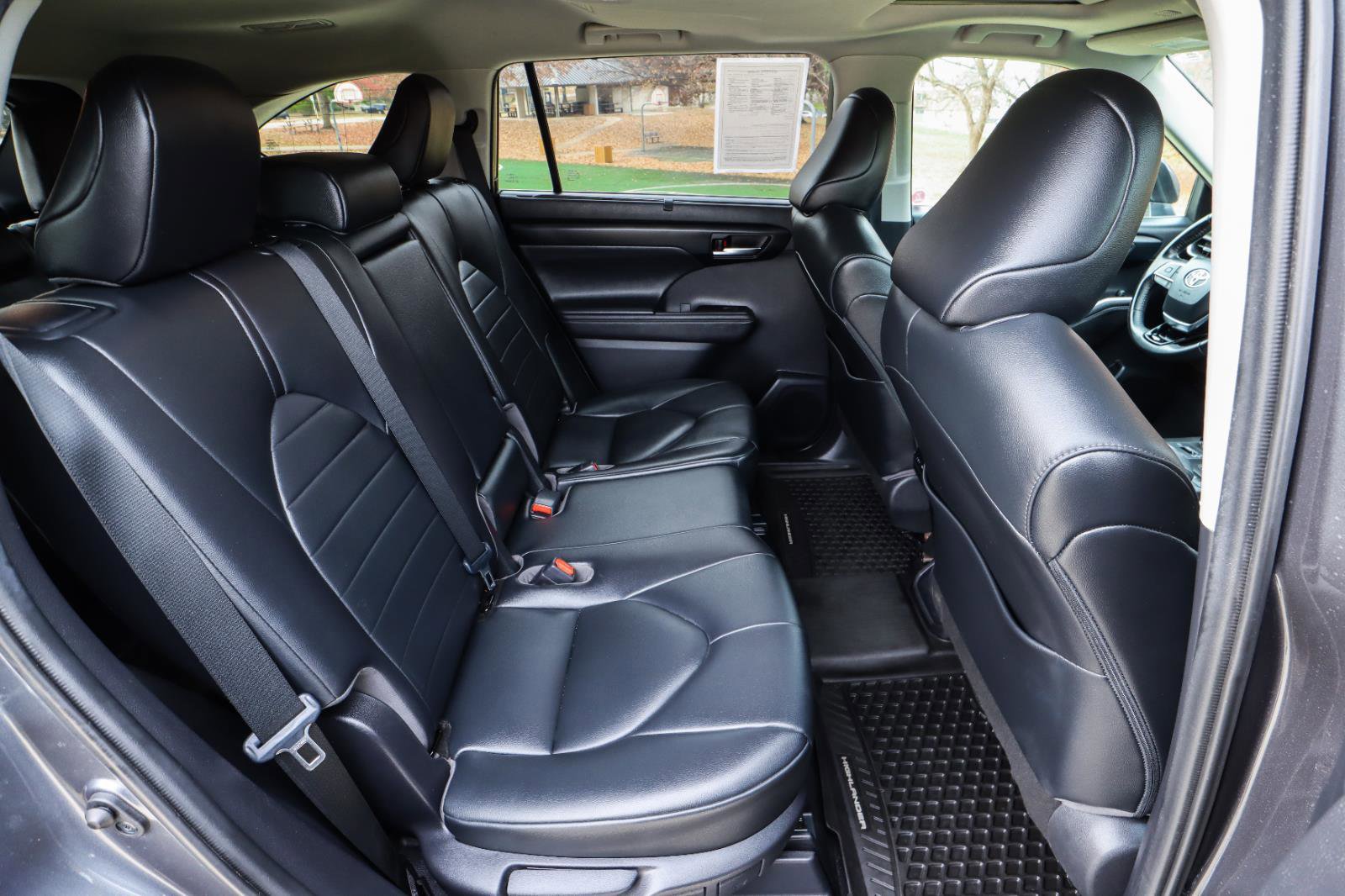 Used 2020 Toyota Highlander XLE image 44