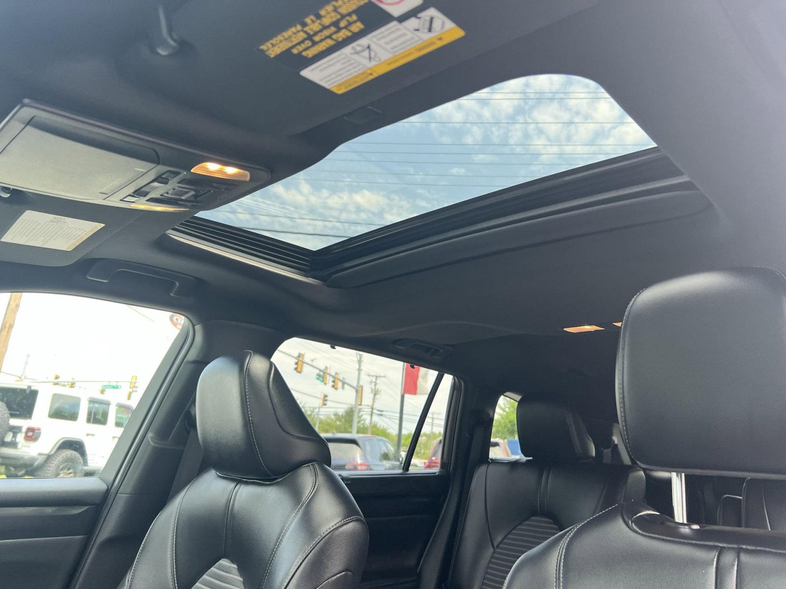 Used 2022 Toyota Highlander XSE AWD/4WD image 31