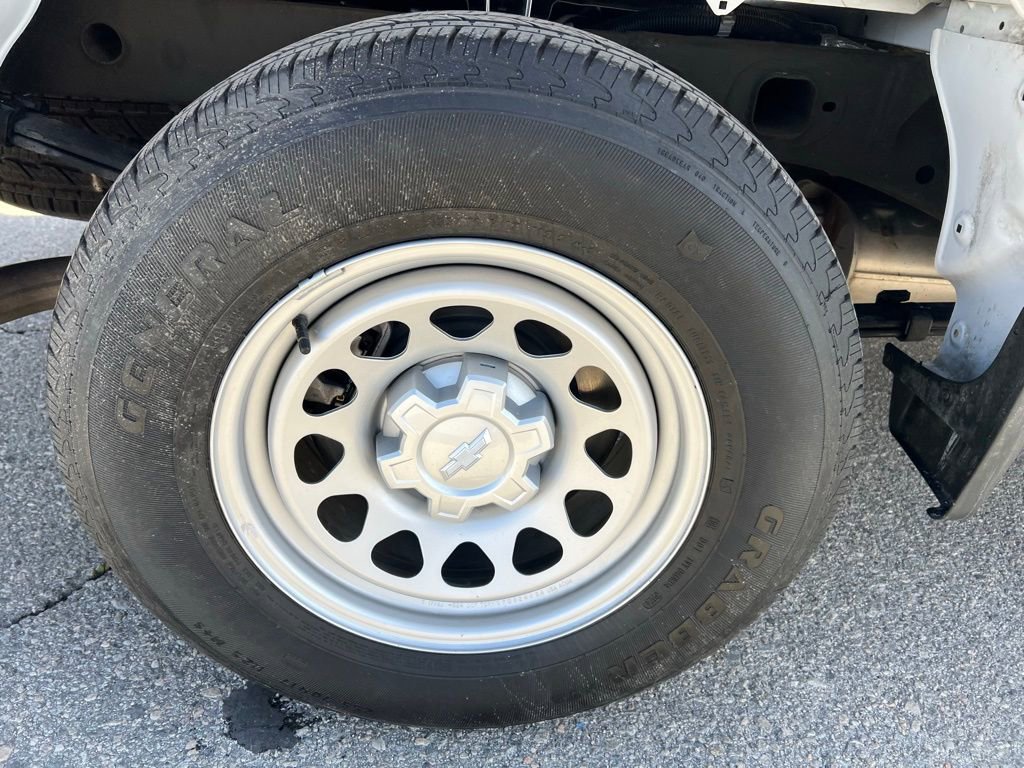 Used 2025 Chevrolet Silverado 1500 W/T image 27