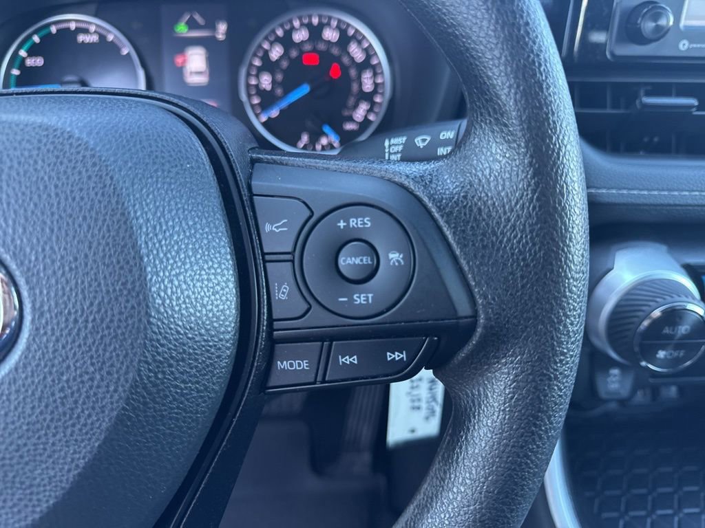Used 2022 Toyota RAV4 LE image 26
