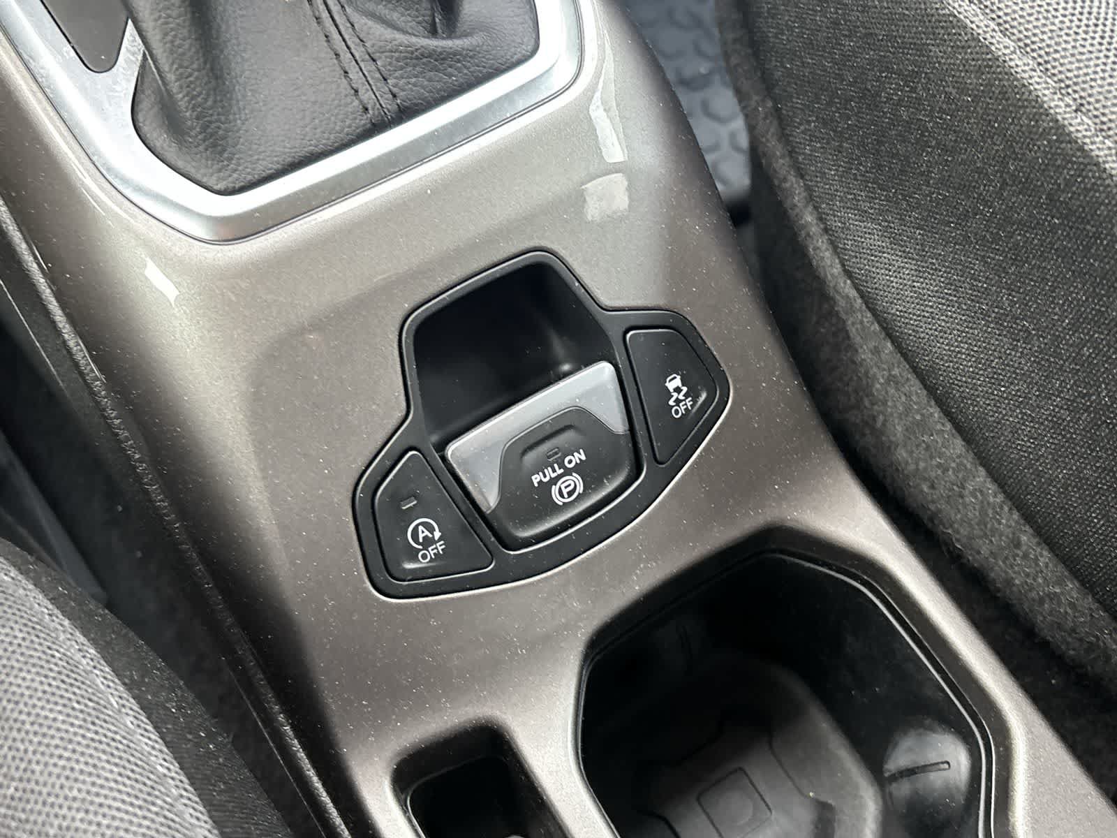 Certified 2022 Jeep Renegade Latitude w/ Convenience Group AWD/4WD image 26