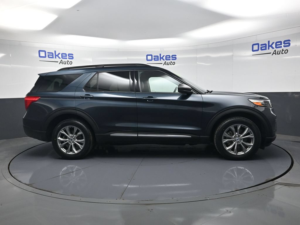Used 2022 Ford Explorer XLT w/ Equipment Group 202A AWD/4WD image 8