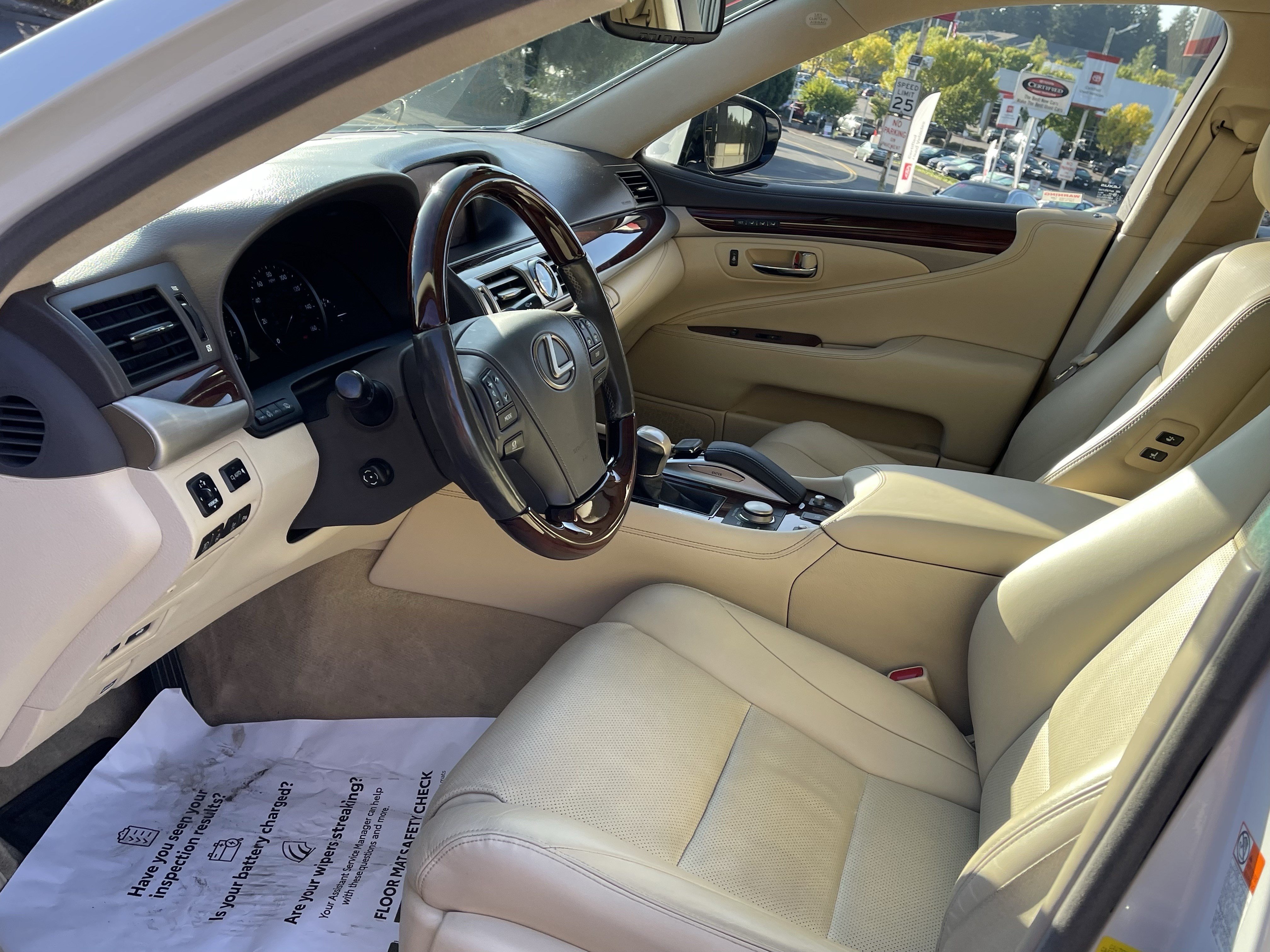 Used 2016 Lexus LS 460 AWD w/ Comfort Package image 9