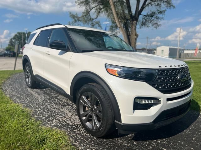 Used 2023 Ford Explorer XLT w/ Equipment Group 202A AWD/4WD image 2