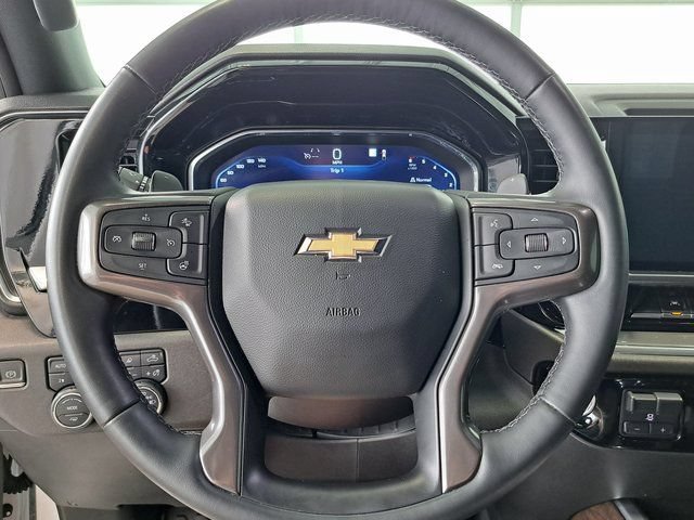Used 2023 Chevrolet Silverado 1500 High Country w/ Z71 Off-Road Package AWD/4WD image 9