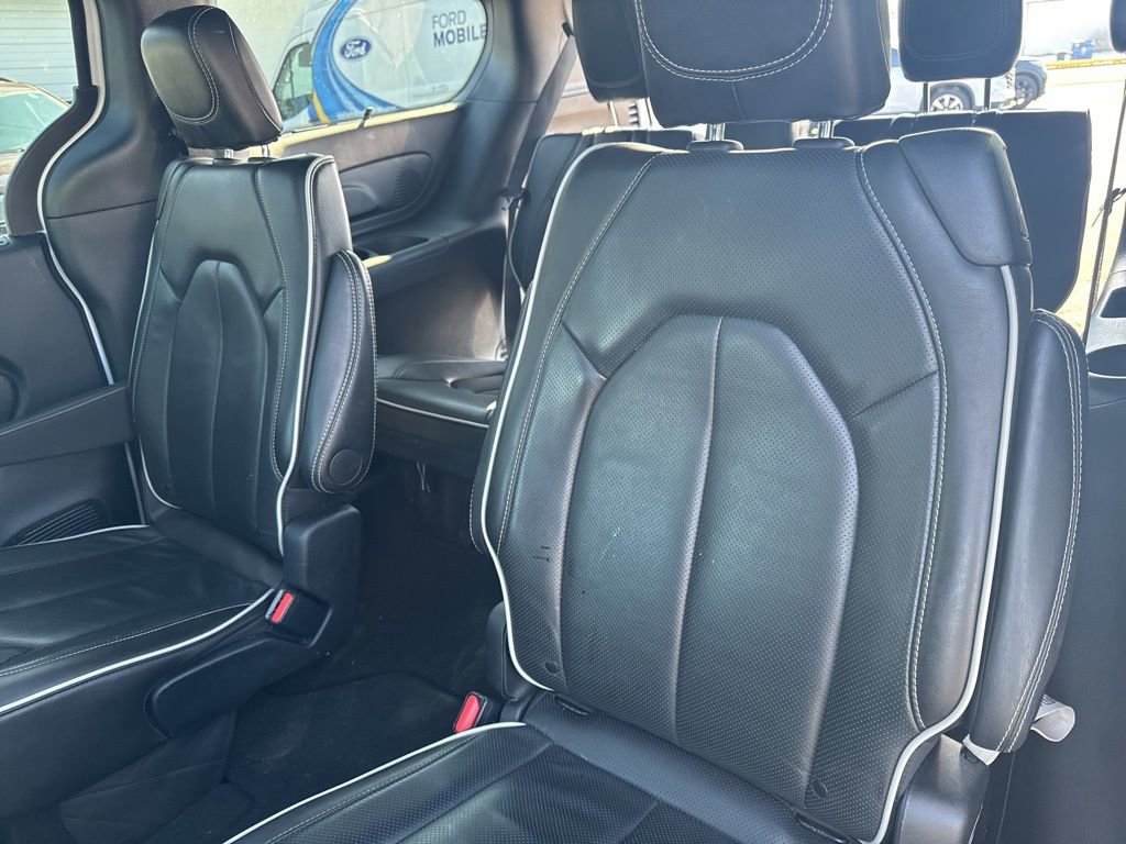 Used 2025 Chrysler Pacifica Limited image 44