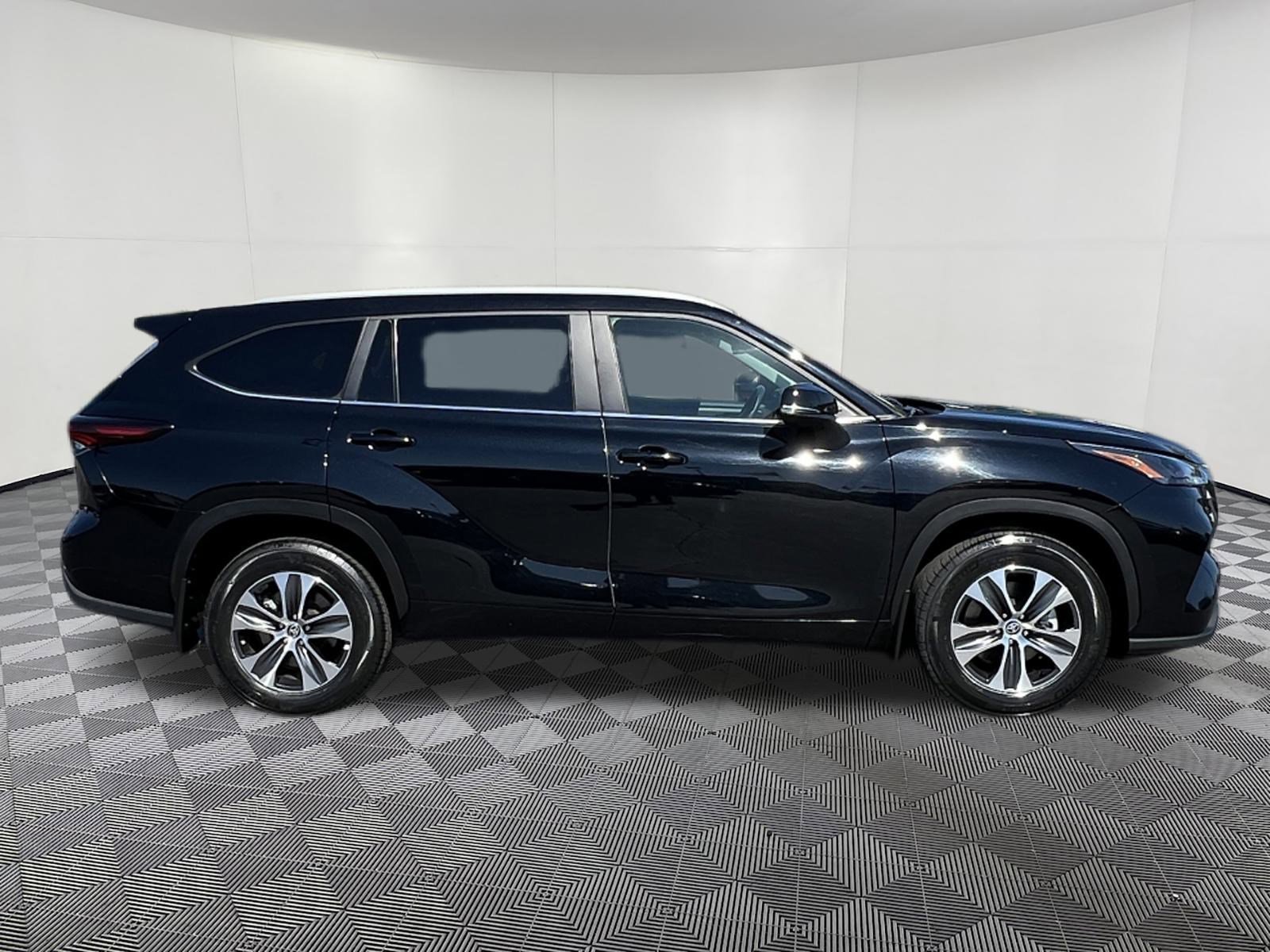 Used 2024 Toyota Highlander XLE image 7
