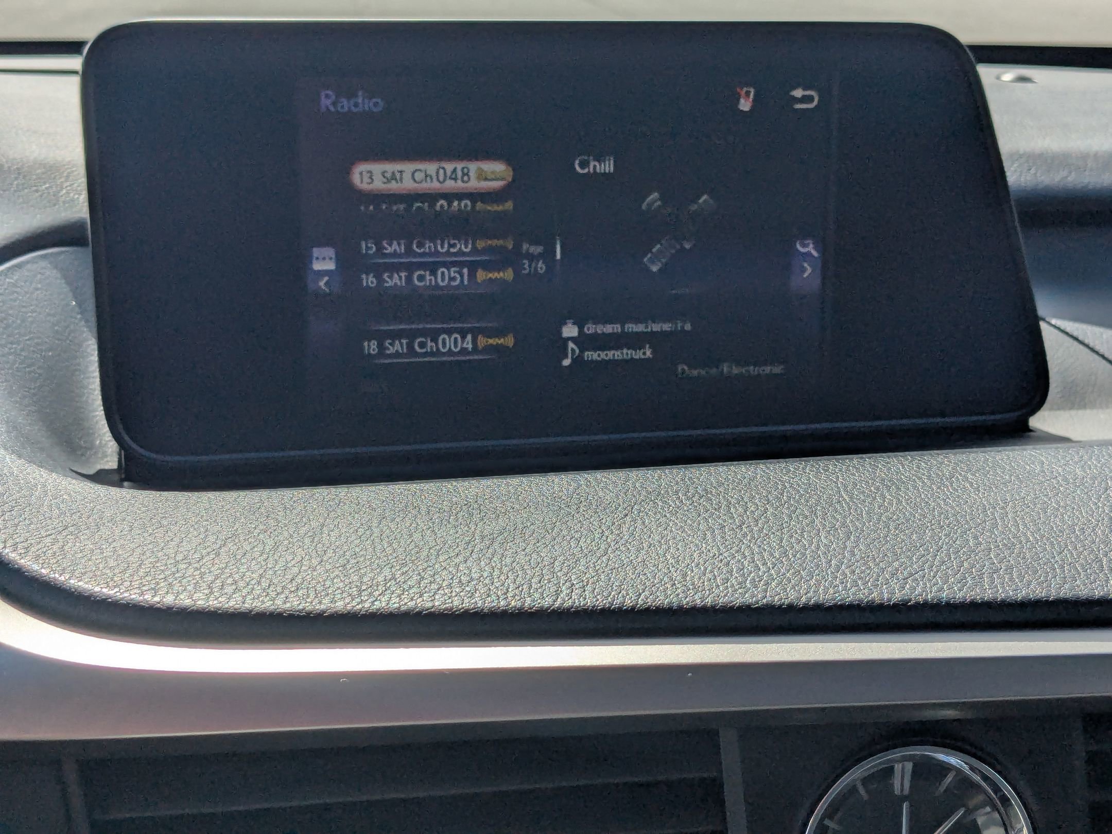 Used 2018 Lexus RX 350L FWD w/ Premium Package image 12