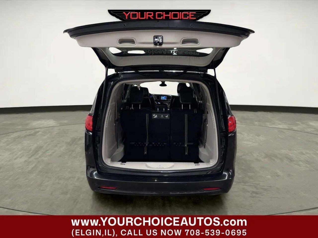 Used 2021 Chrysler Voyager Lxi FWD image 5