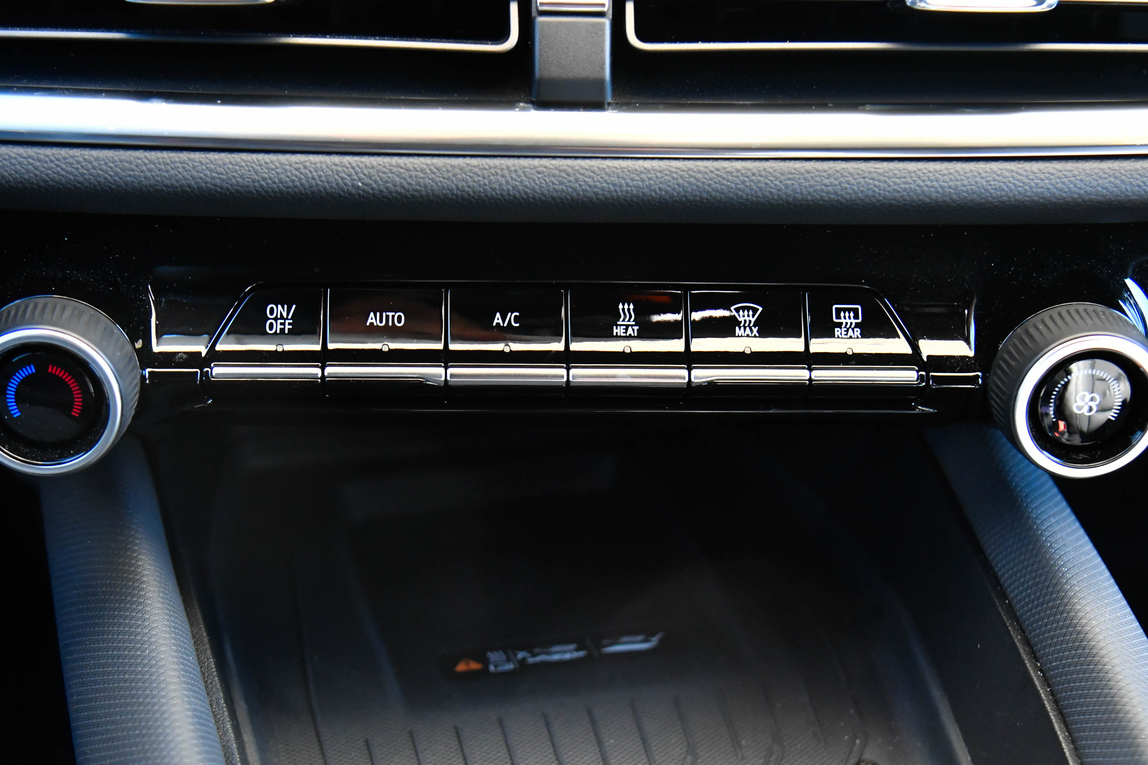 Used 2025 Chevrolet Equinox EV LT w/ Convenience Package image 33