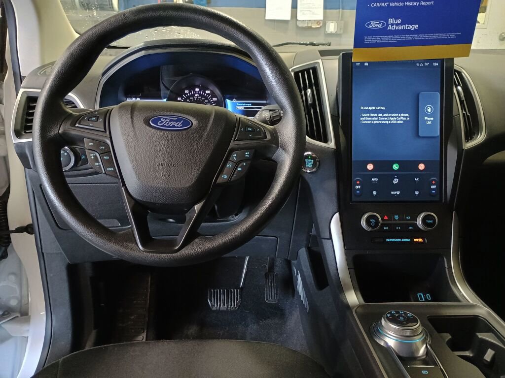 Used 2022 Ford Edge SE w/ Black Appearance Package image 2