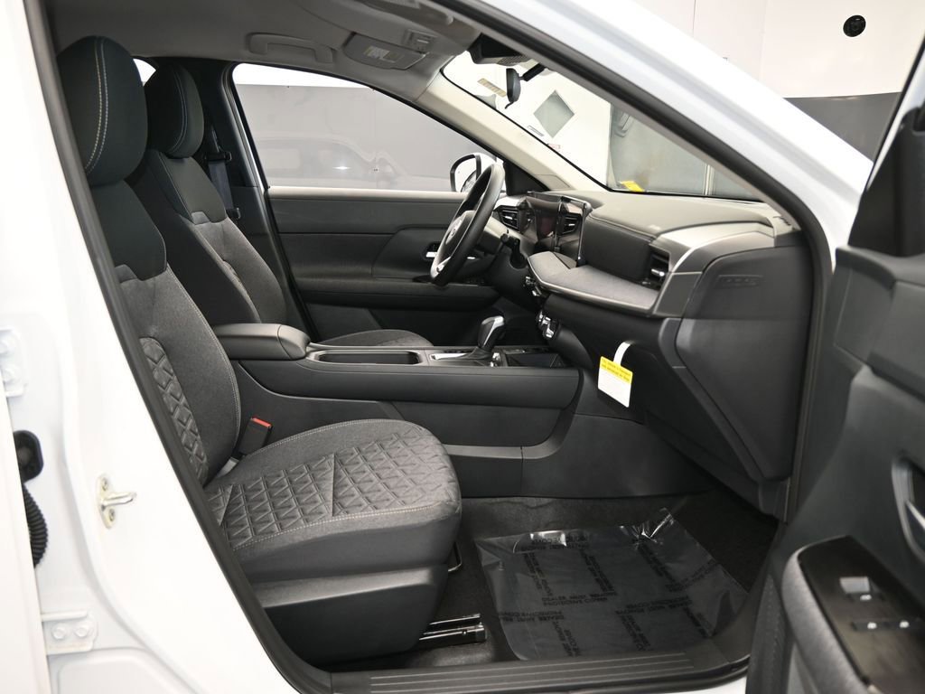 Used 2025 Nissan Kicks SV image 41