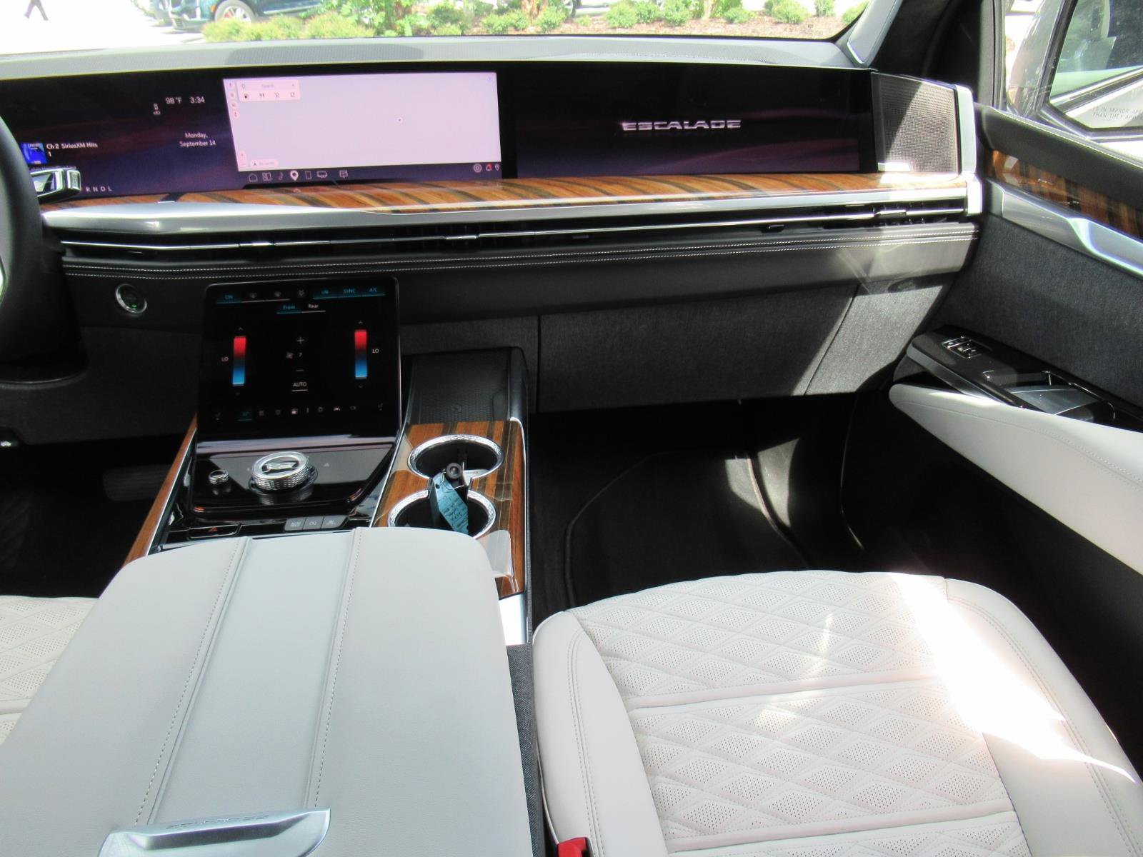 Certified 2026 Cadillac Escalade ESV Platinum Sport w/ LPO, ONYX Package AWD/4WD image 16