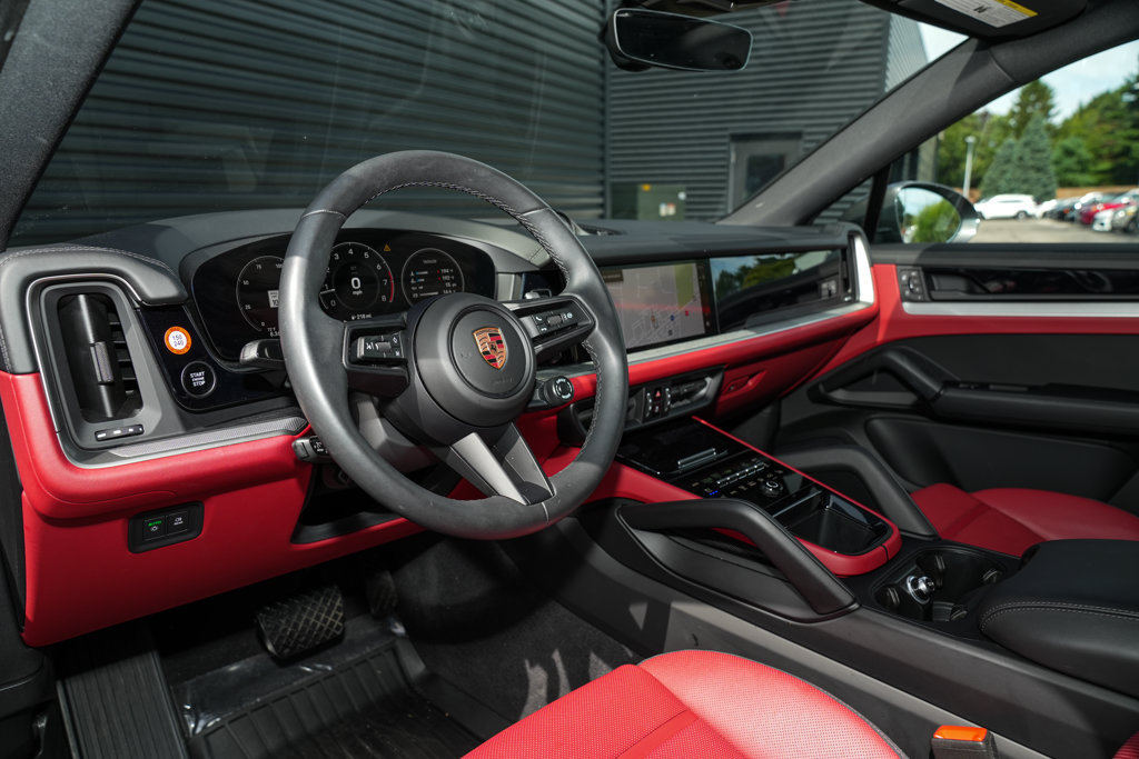Certified 2026 Porsche Cayenne Coupe AWD/4WD image 4
