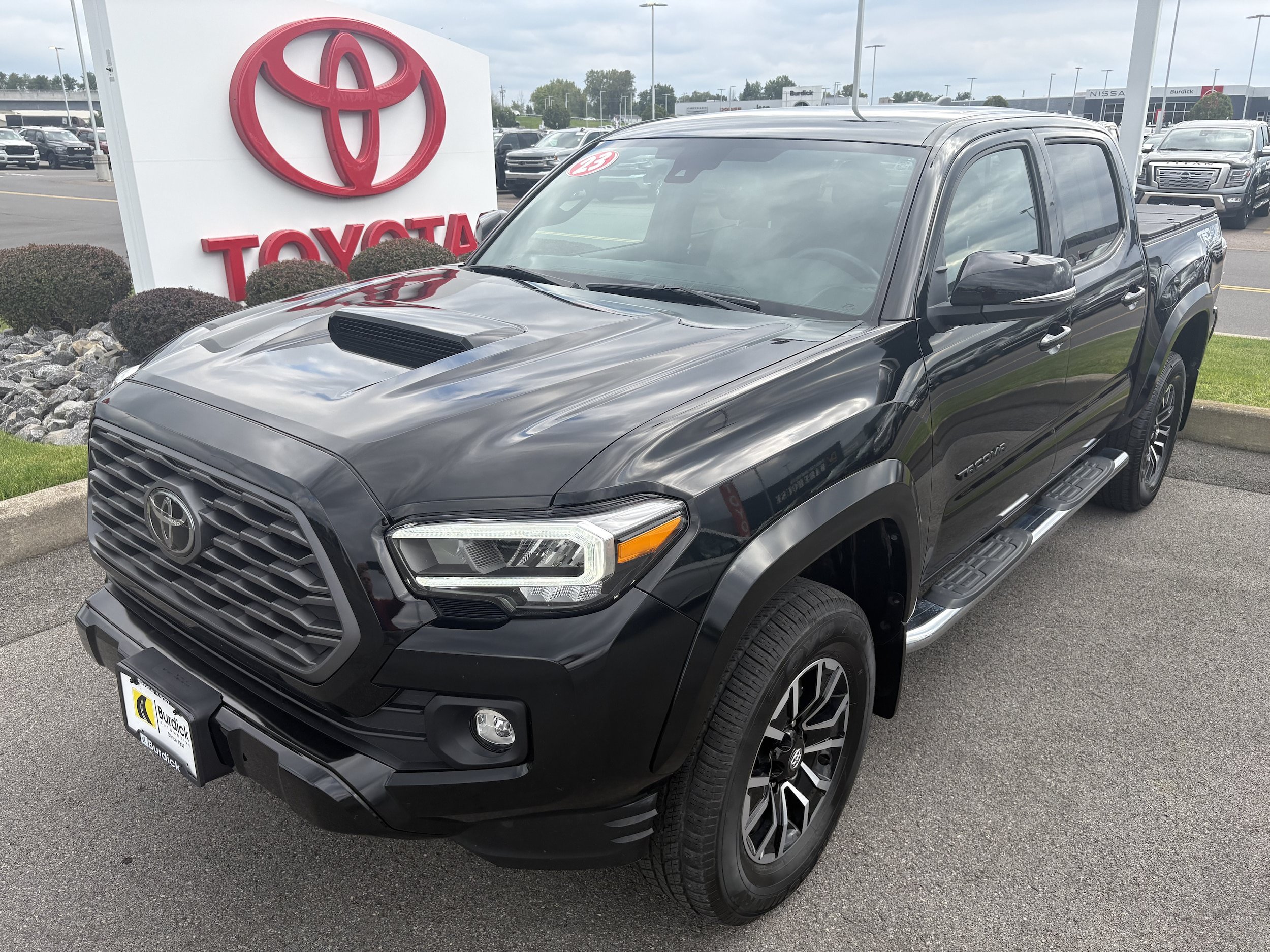Certified 2023 Toyota Tacoma TRD Sport AWD/4WD image 10