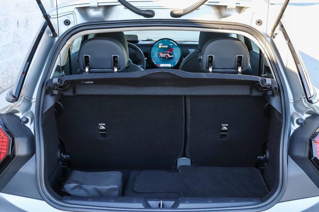 Used 2025 MINI Cooper 2-Door Hardtop image 30