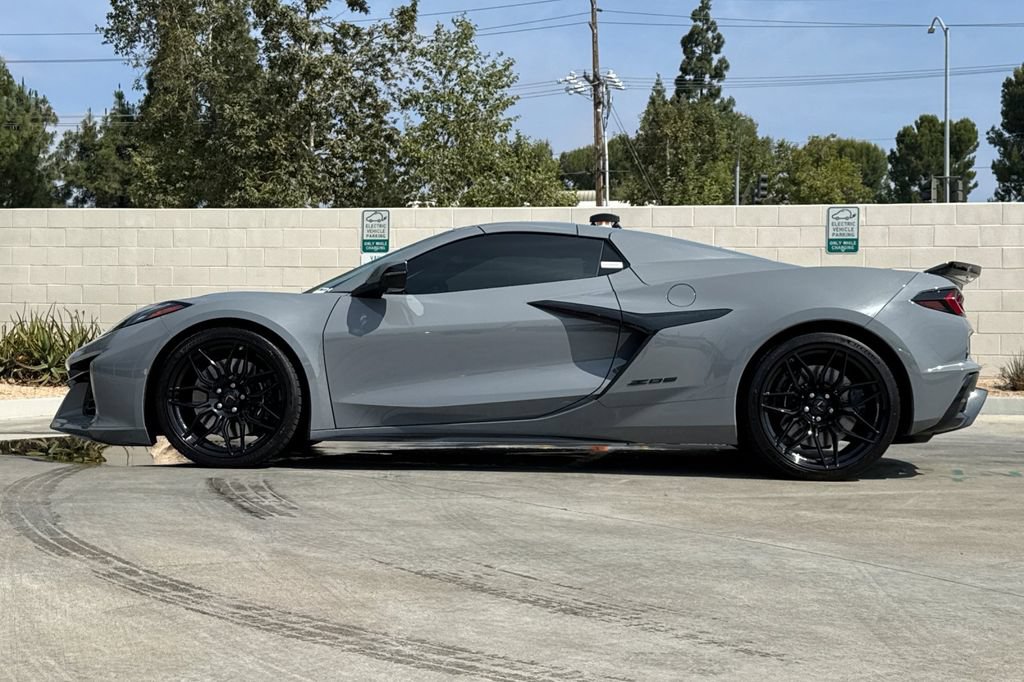 Used 2024 Chevrolet Corvette Z06 w/ Stealth Interior Trim Package RWD image 8