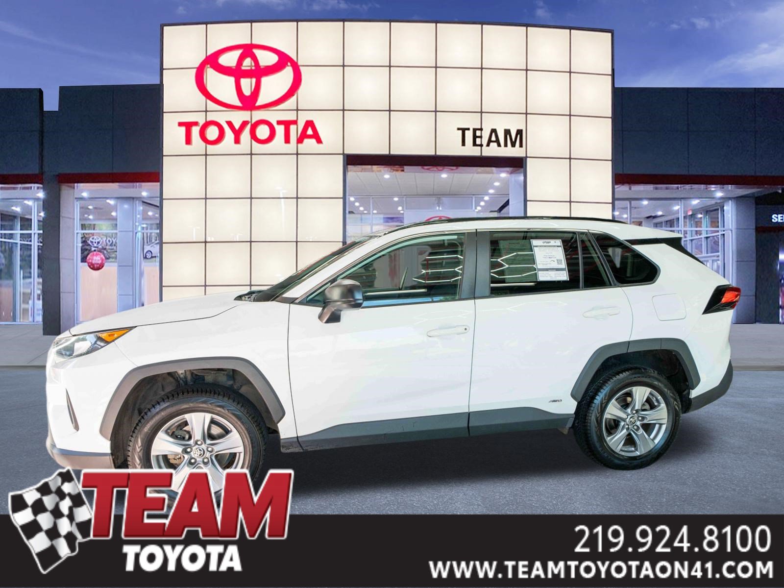 Used 2022 Toyota RAV4 LE AWD/4WD image 1