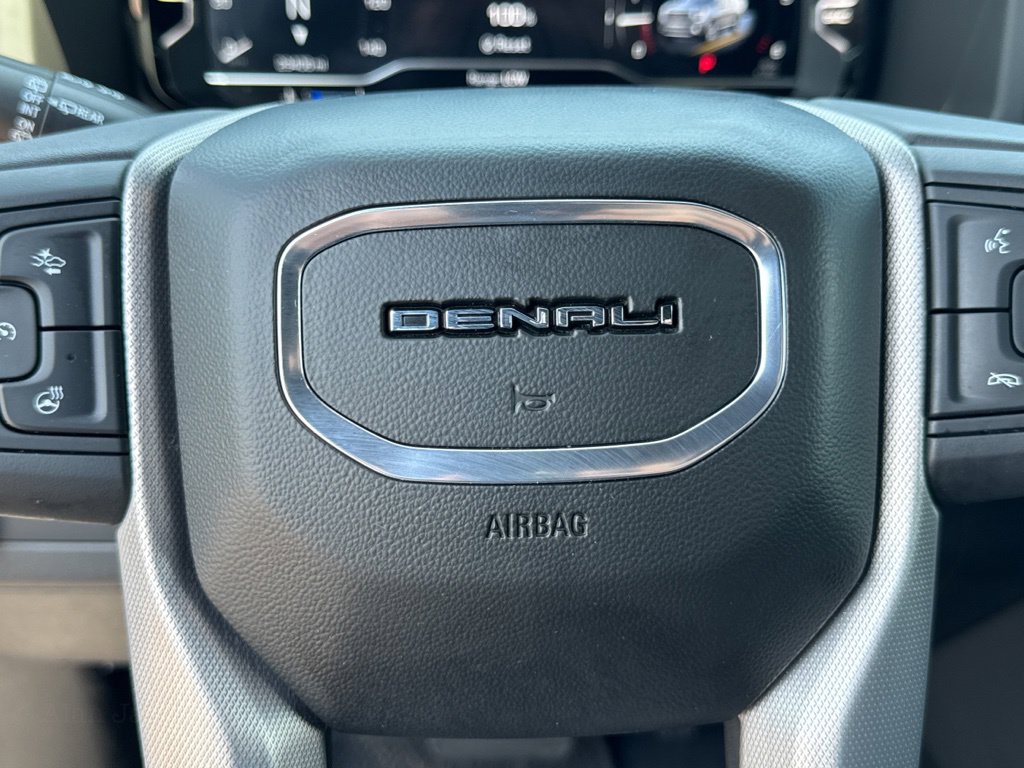 Used 2022 GMC Yukon Denali RWD image 9