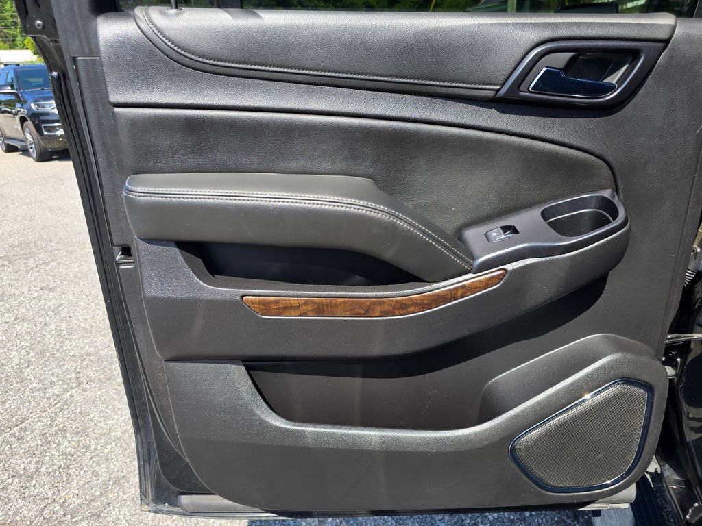 Used 2020 Chevrolet Suburban LT RWD image 45