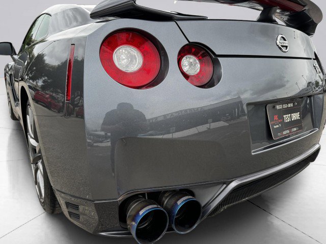 Used 2013 Nissan GT-R Premium image 16