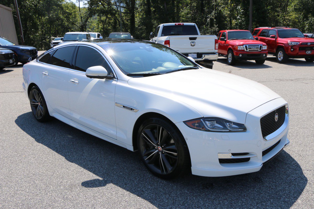 Used 2018 Jaguar XJ Supercharged RWD image 10