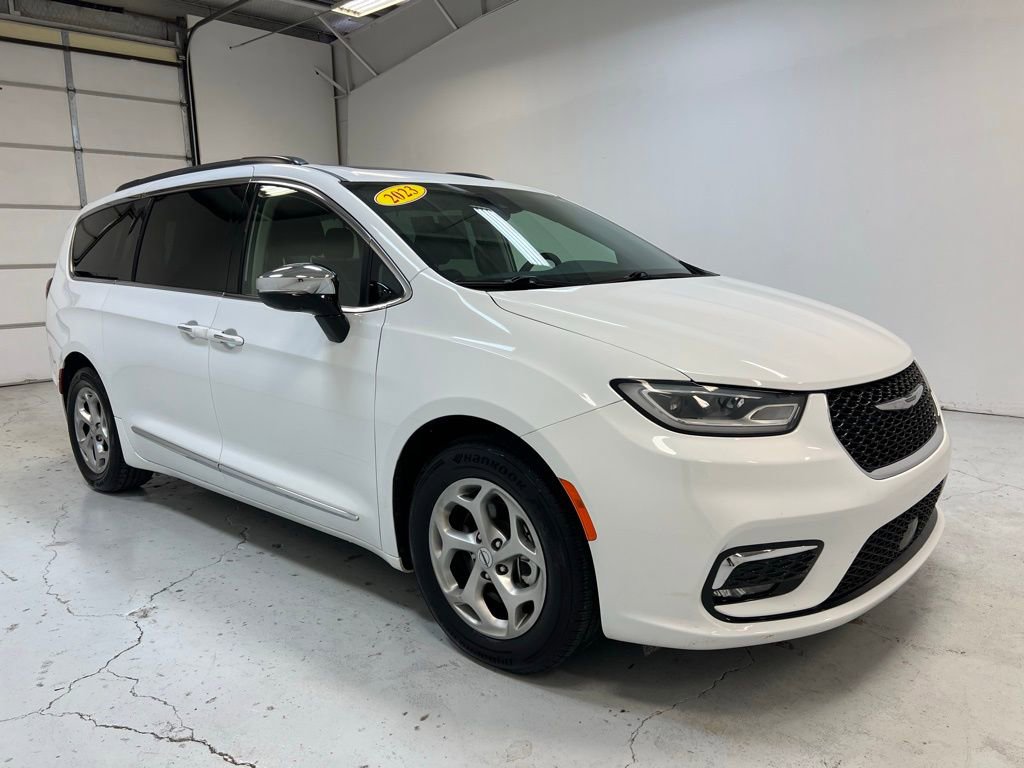 Used 2023 Chrysler Pacifica Limited image 8