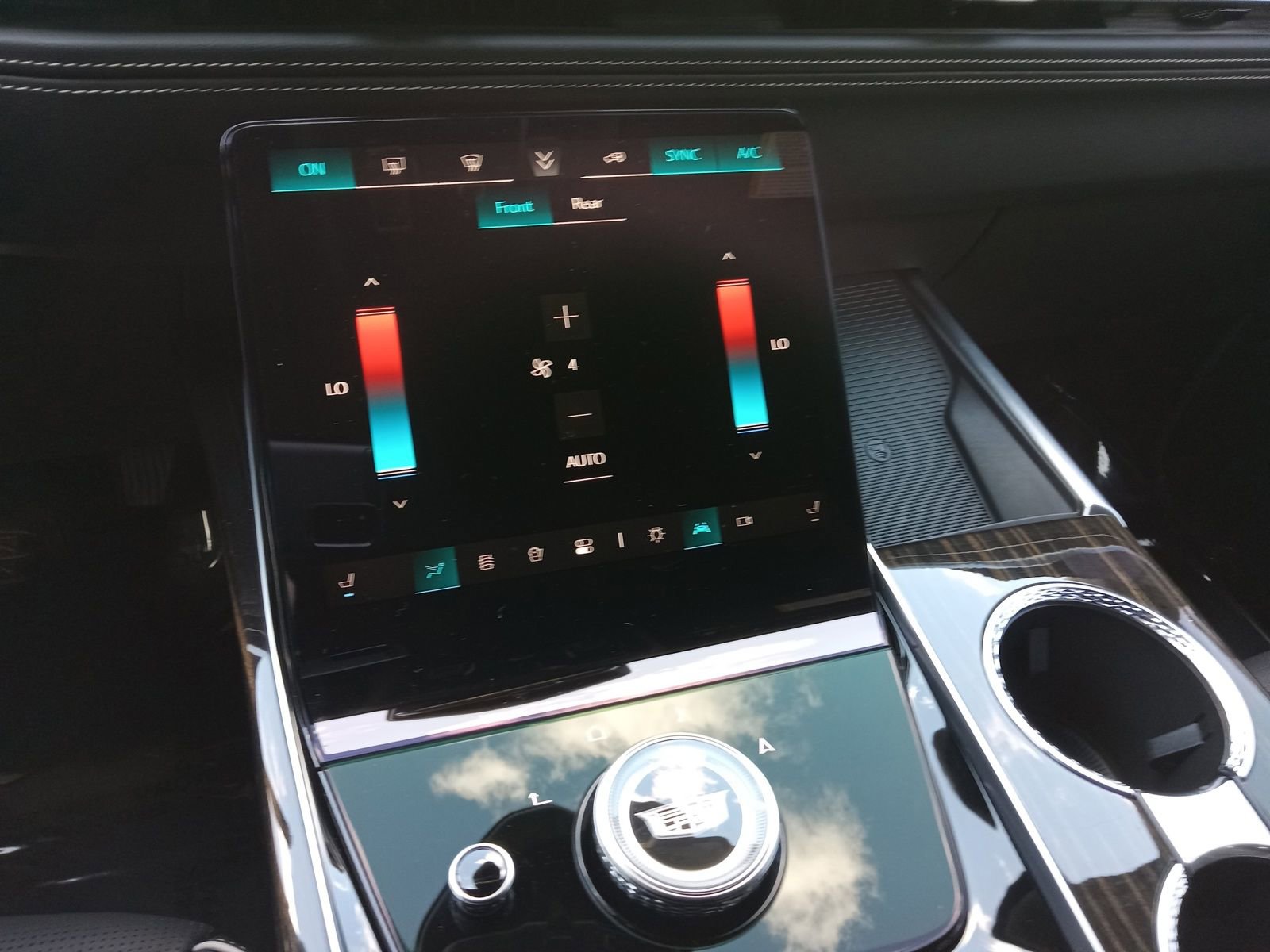 Used 2025 Cadillac Escalade Premium Luxury AWD/4WD image 18