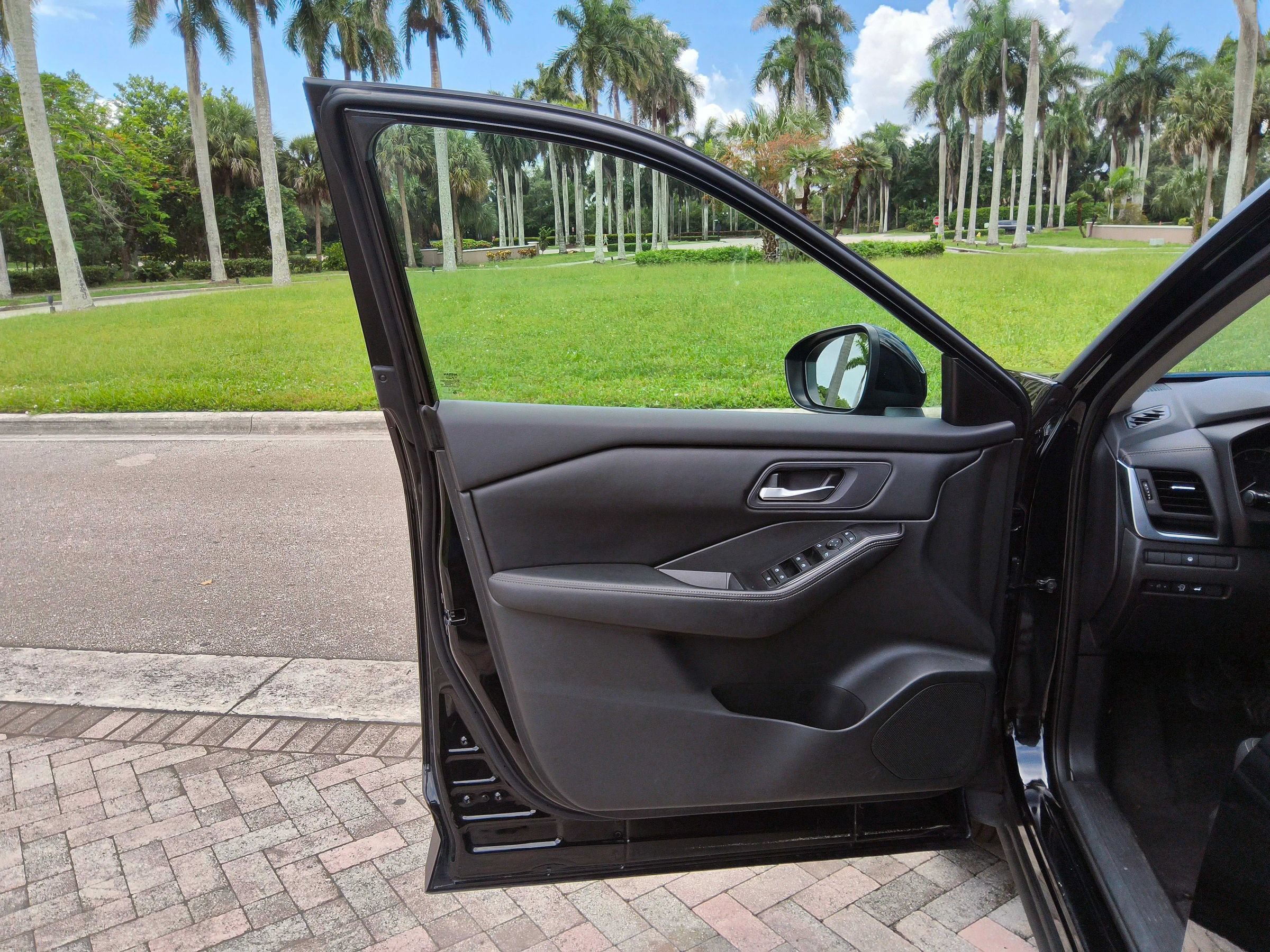 Used 2024 Nissan Rogue SV FWD image 22