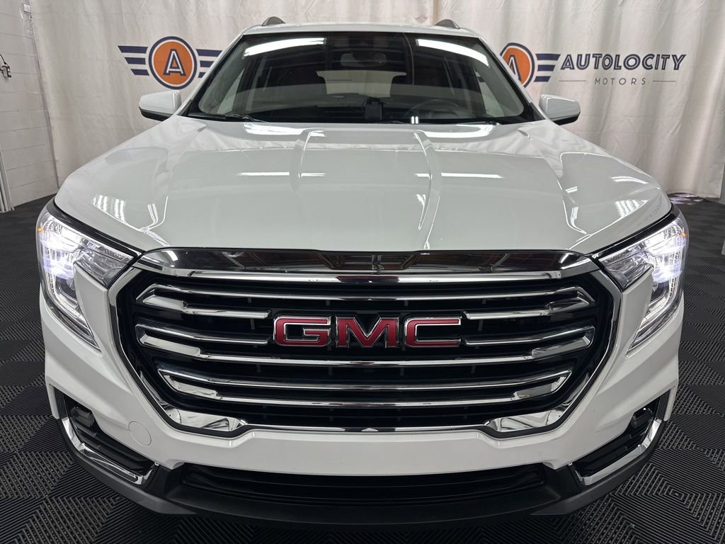 Used 2024 GMC Terrain SLT image 3