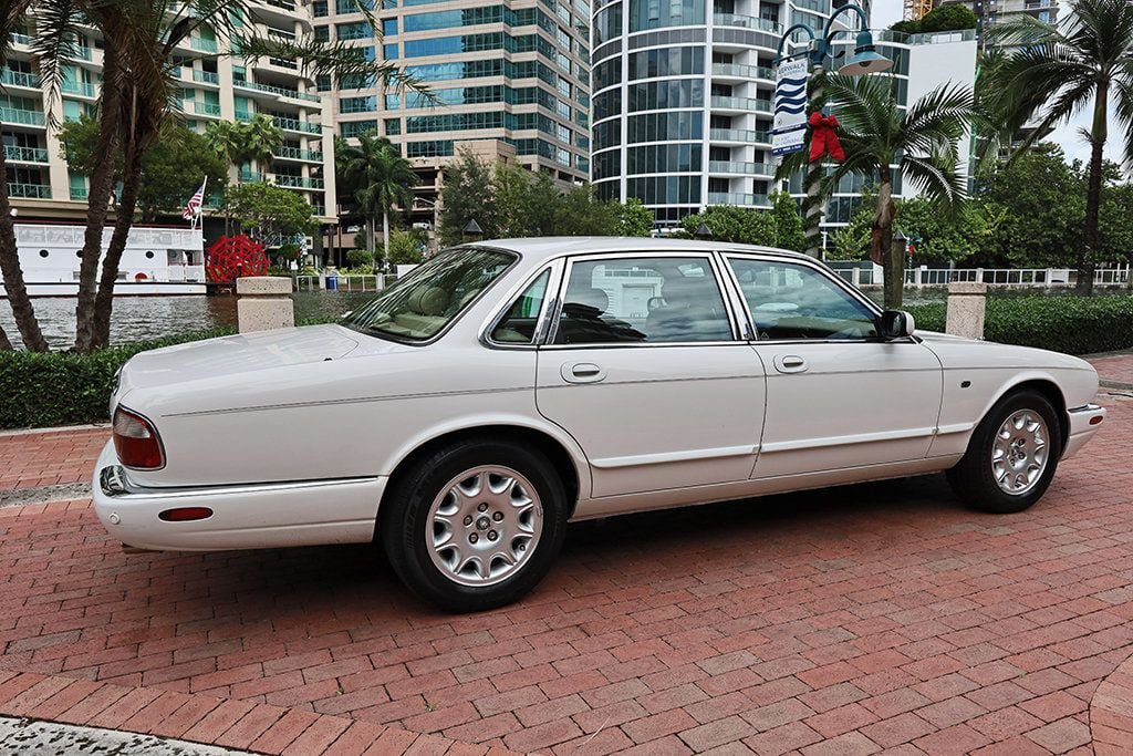 Used 2003 Jaguar XJ8 RWD image 19