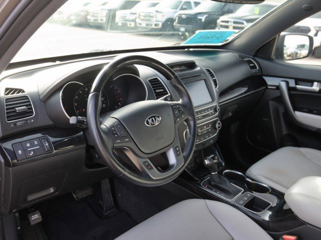Used 2015 Kia Sorento SX image 17