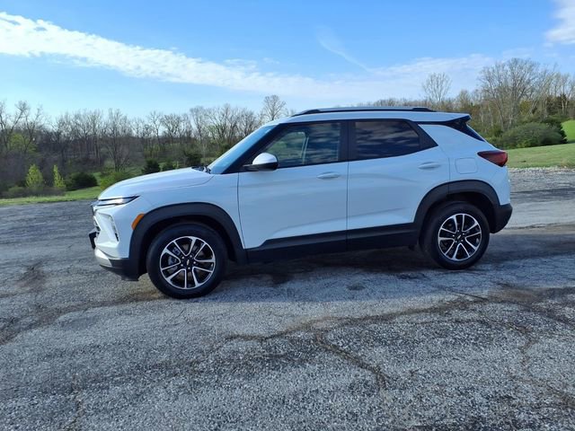 Used 2025 Chevrolet TrailBlazer LT FWD image 30