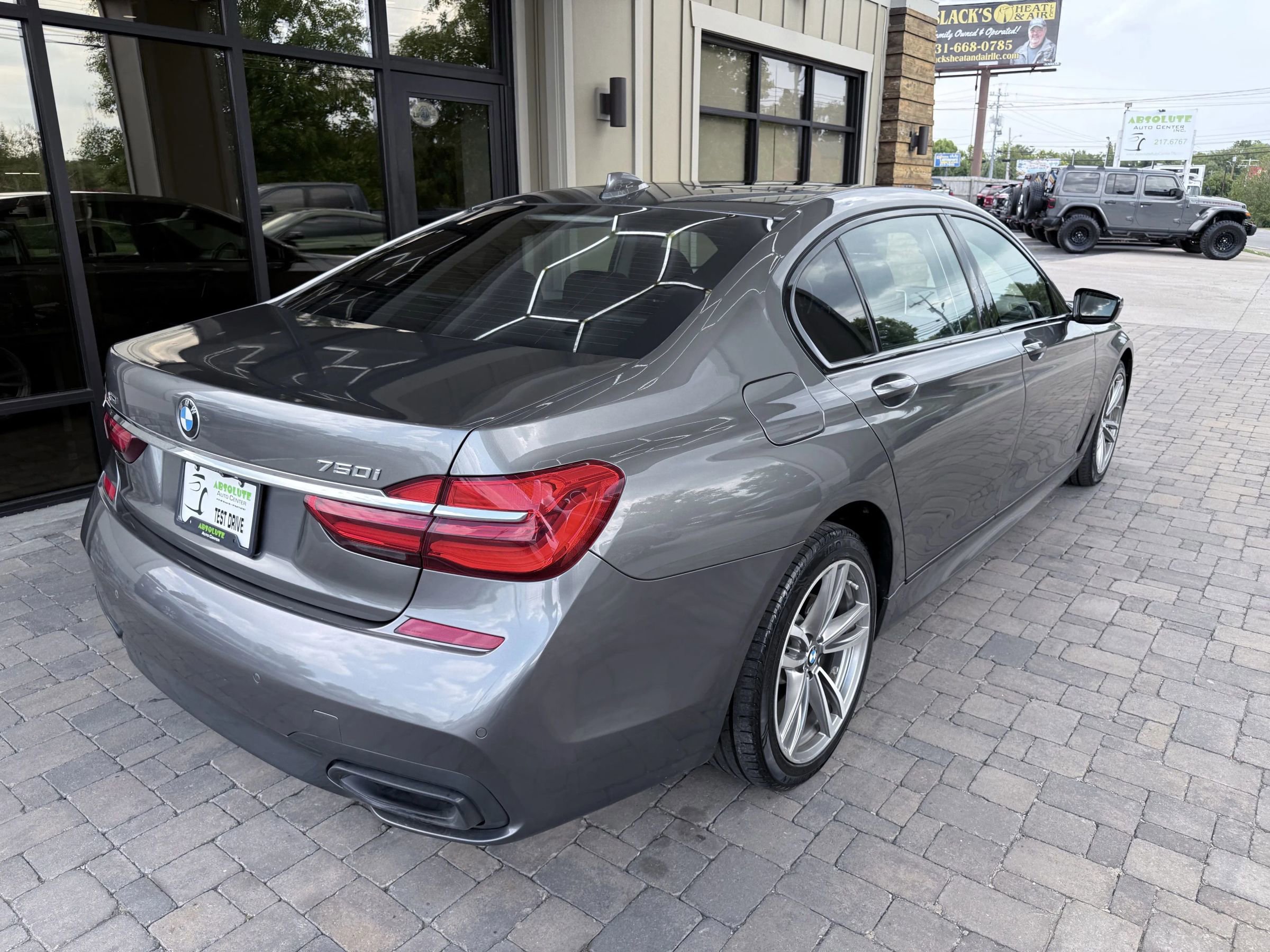 Used 2018 BMW 750i xDrive image 5