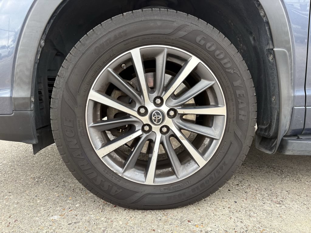 Used 2018 Toyota Highlander XLE FWD image 9