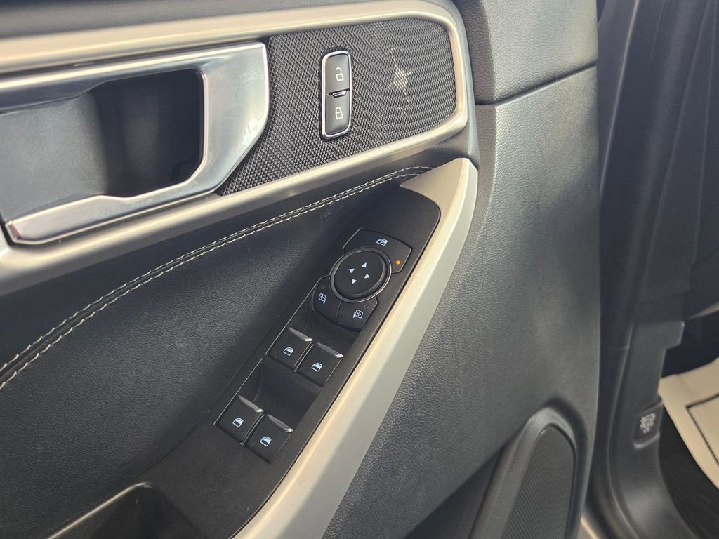 Used 2022 Ford Explorer XLT w/ Equipment Group 202A image 11