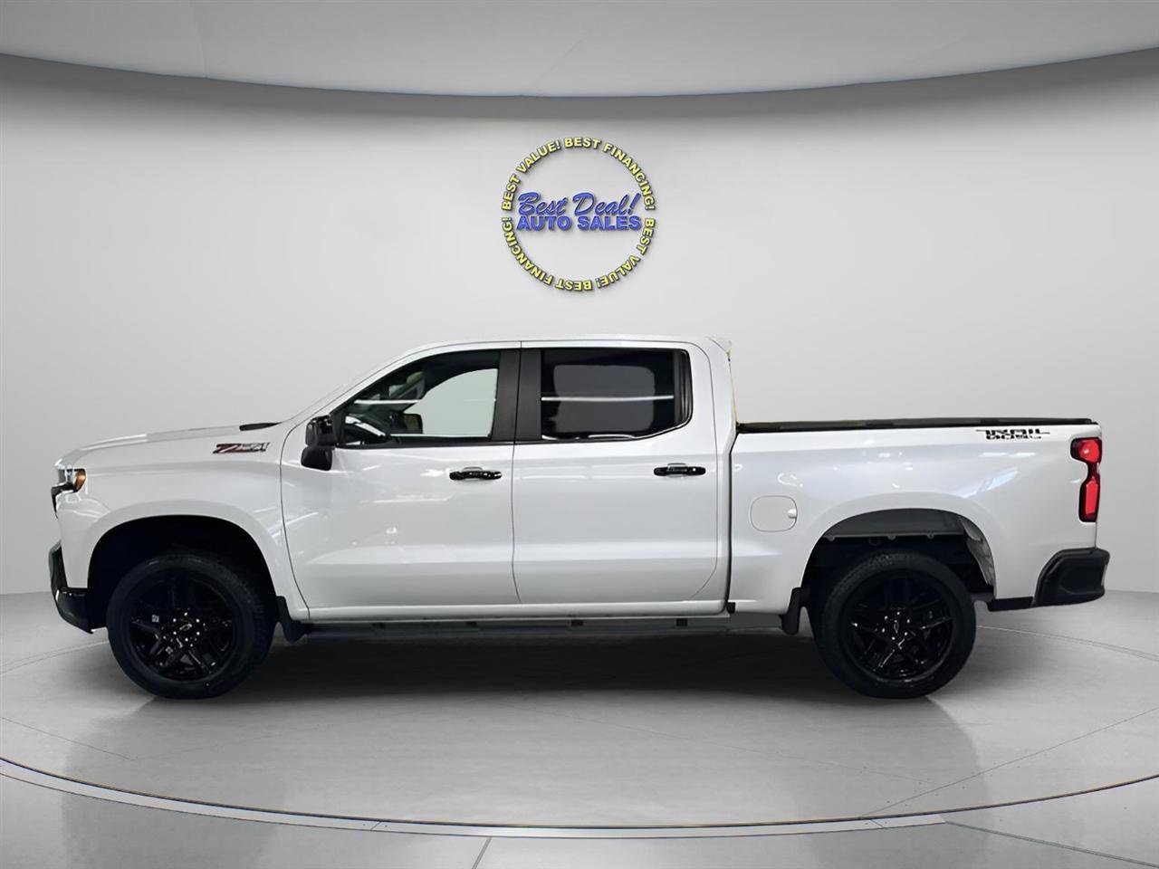 Used 2021 Chevrolet Silverado 1500 LT Trail Boss w/ LPO, Dark Essentials Package AWD/4WD image 3