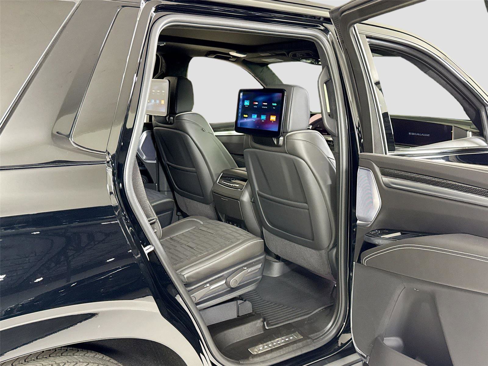 Used 2026 Cadillac Escalade V w/ LPO, ONYX Package AWD/4WD image 32