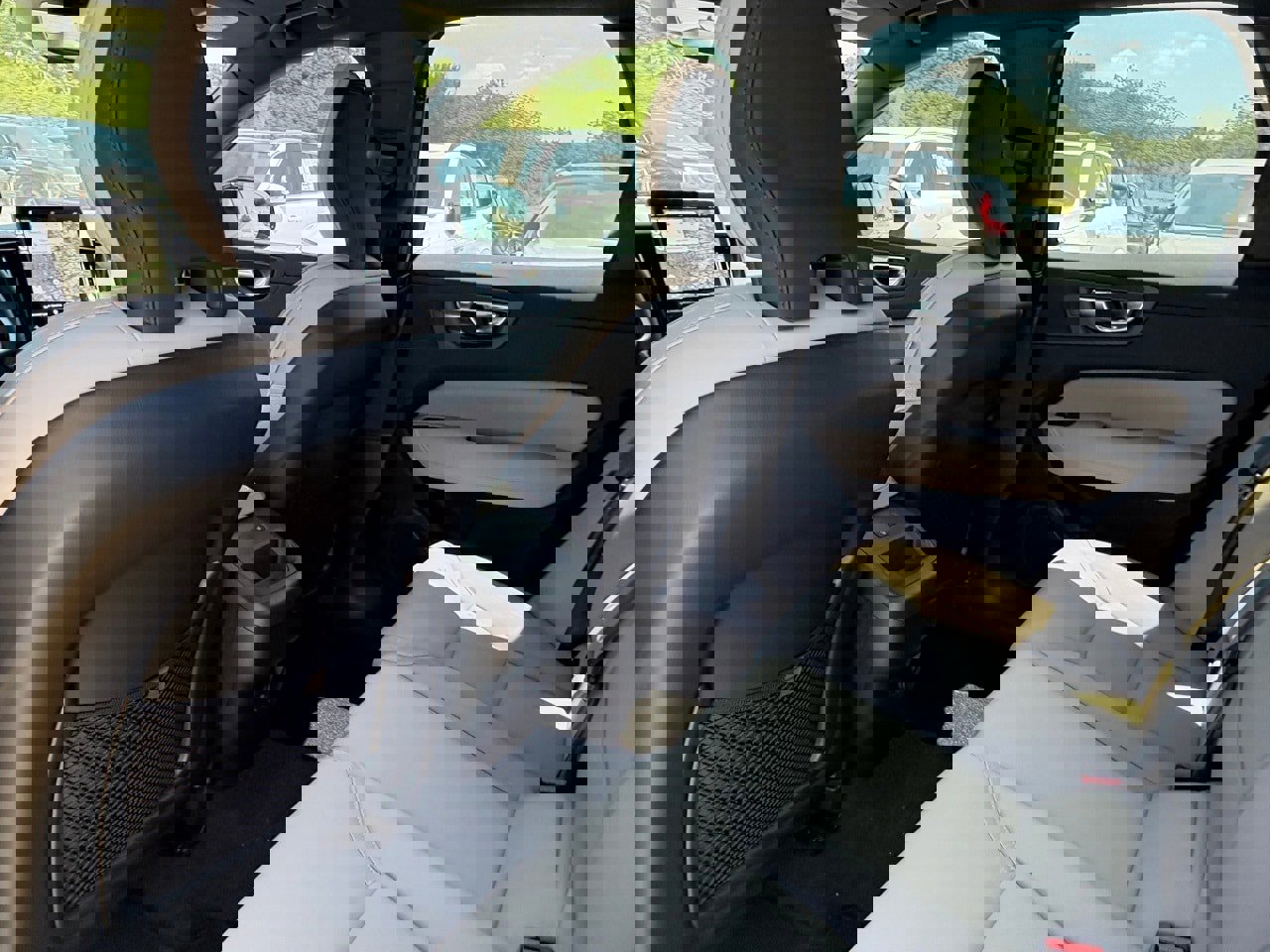 New 2026 Volvo XC60 B5 Plus w/ Protection Package Premier image 22