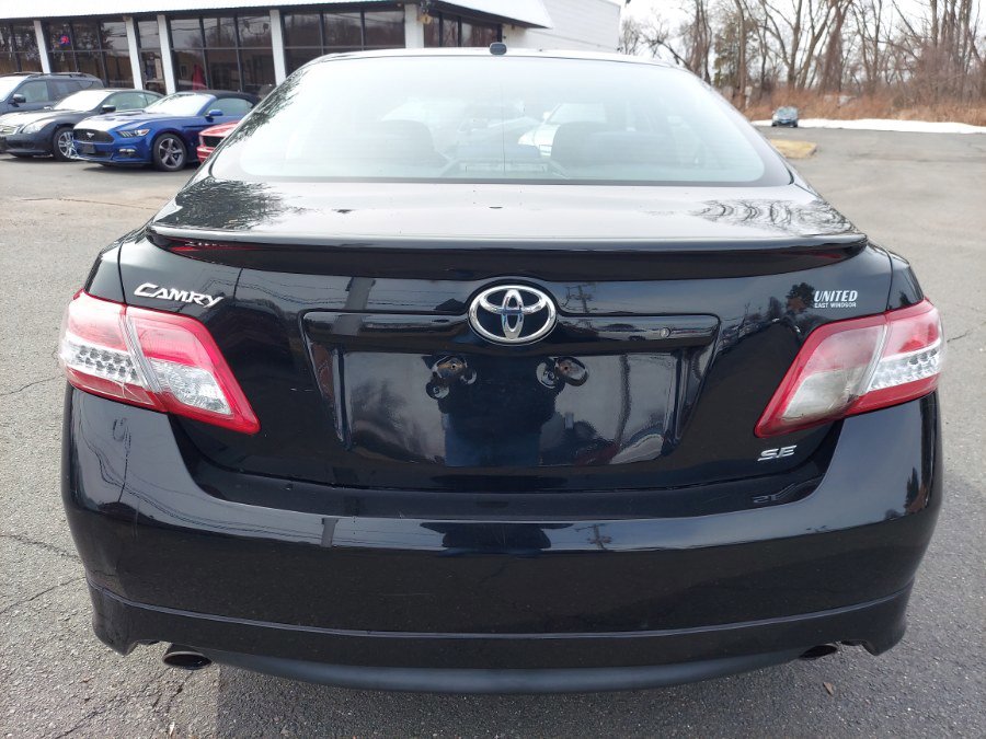 Used 2010 Toyota Camry SE FWD image 5
