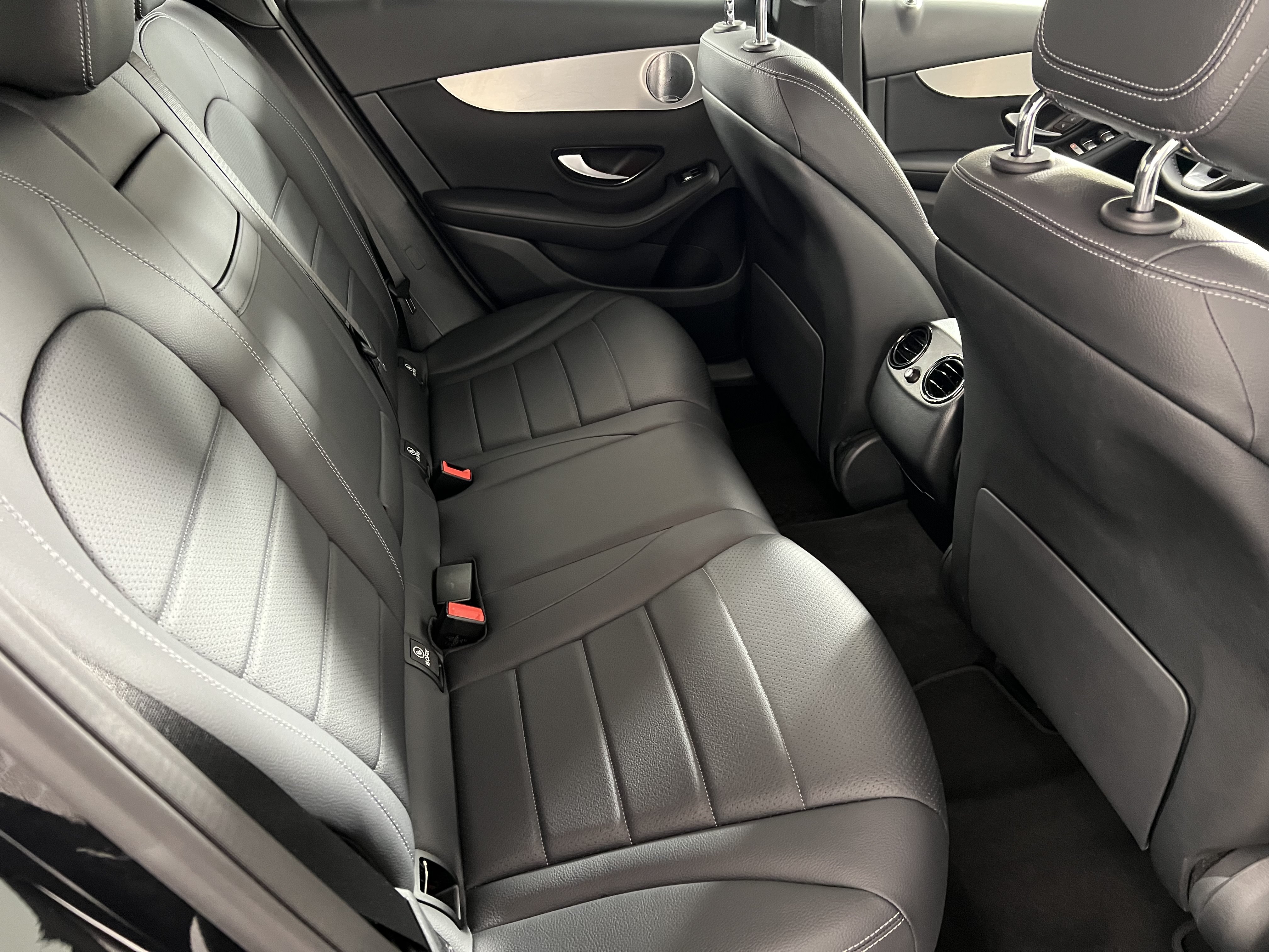 Used 2019 Mercedes-Benz GLC 350e 4MATIC image 25