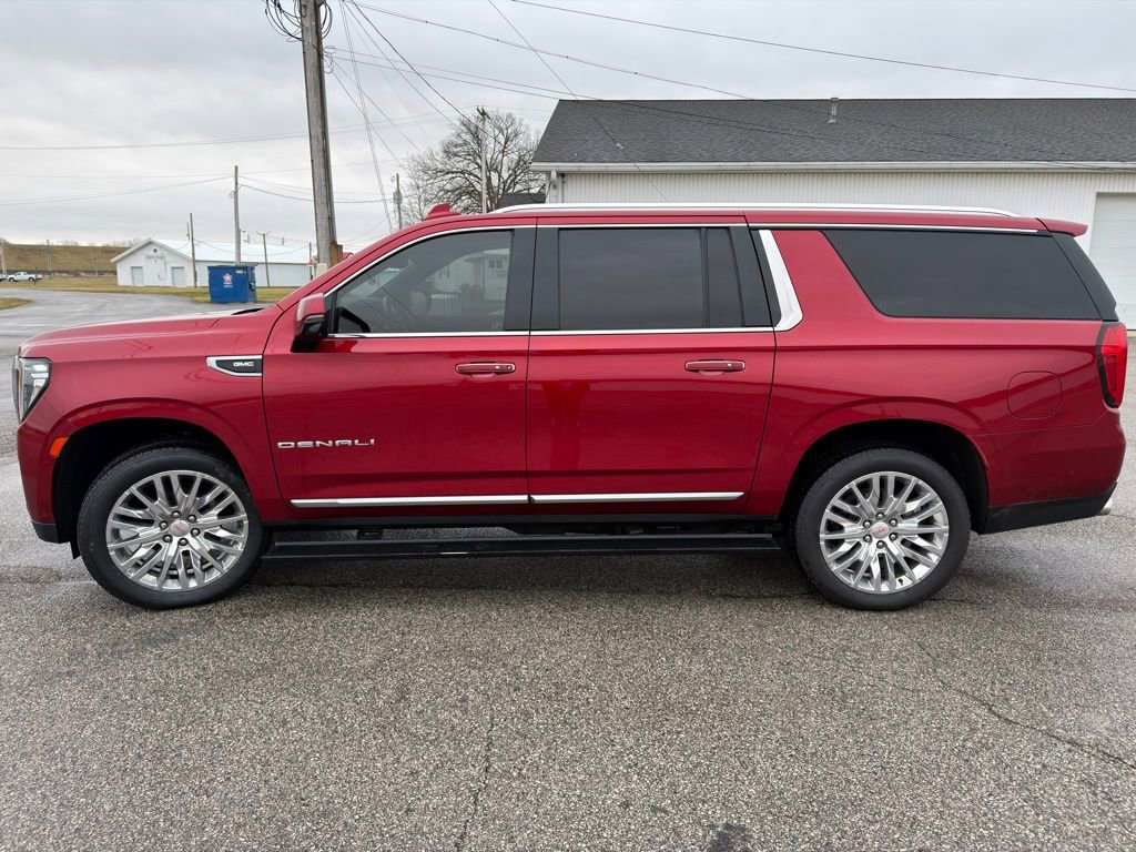 Used 2023 GMC Yukon XL Denali w/ Denali Reserve Package image 15