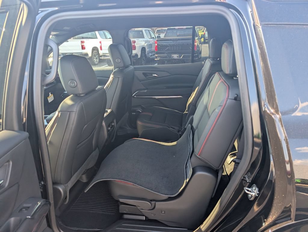 New 2027 Chevrolet Traverse RS w/ LPO, Floor Liner Package AWD/4WD image 9