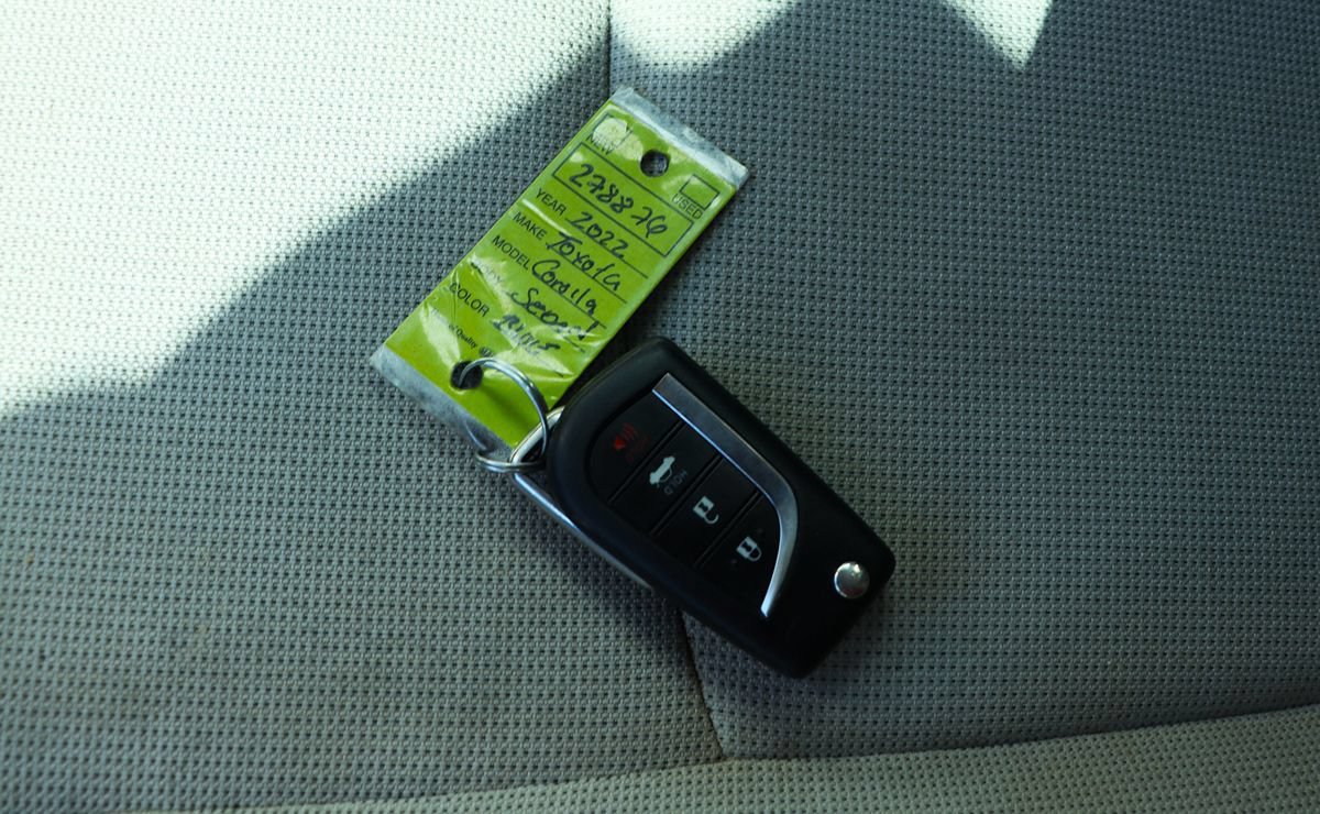 Used 2022 Toyota Corolla LE FWD image 56
